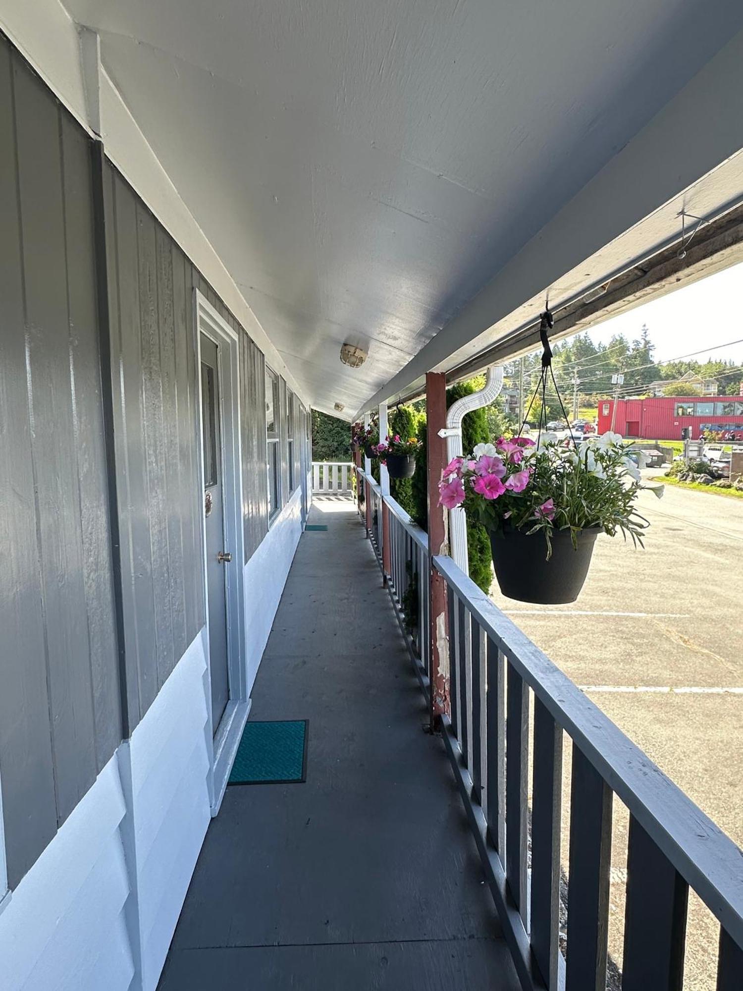 Island West Resort-Motel Ucluelet Exterior foto